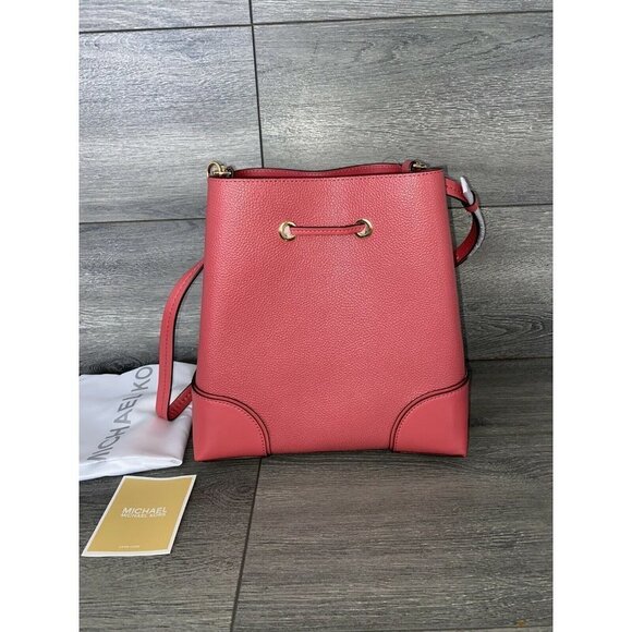 Michael Kors - Pebbled Leather Shoulder Bag - Light Berry Sorbet drawstring bag main image 6